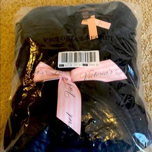 New Victoria’s Secret black Robe